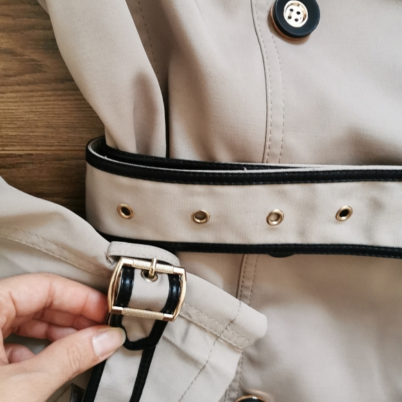 Stylish Trenchcoat - Picture 3 of 4
